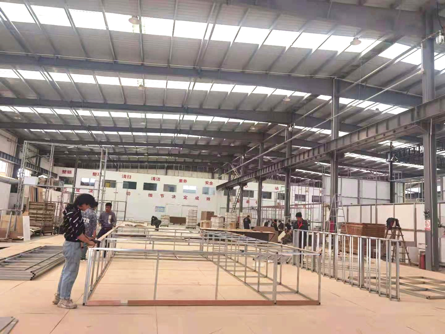 從木工車間到全案展示 上海行動廣告的創(chuàng)意制作之旅